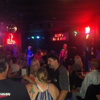 Foto scattata a Cliff&amp;#39;s Bar And Grill da Goldie N. il 8/15/2015
