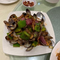 Photo taken at Hong Kong Saigon Seafood Harbor Restaurant by Maria J. on 2/21/2022