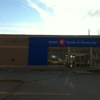 รูปภาพถ่ายที่ BMO Bank of Montreal โดย Ariel T. เมื่อ 12/24/2012