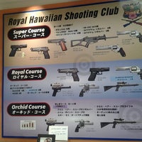 5/10/2013 tarihinde Ken F.ziyaretçi tarafından Royal Hawaiian Shooting Club'de çekilen fotoğraf