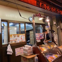 Photo taken at 鳥肉の関口商店 by ヒロレガーデン ホ. on 11/6/2021