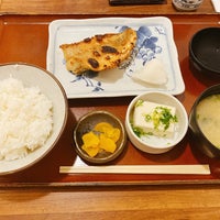 Photo taken at 焼魚食堂 魚角 東十条店 by ヒロレガーデン ホ. on 5/24/2022