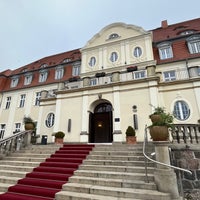 Photo taken at Schloss Fleesensee by Jonas H. on 9/11/2022