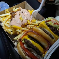 Photo taken at In-N-Out Burger by VICTOR on 6/9/2022