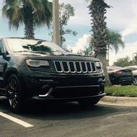 Das Foto wurde bei Central Florida Chrysler Jeep Dodge Ram von Yousef A. am 9/28/2015 aufgenommen