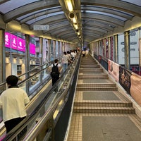 Photo taken at Central-Mid-Levels Escalator and Walkway System by こーぞー on 5/27/2023