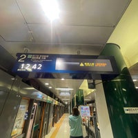 Photo taken at Shirokane-takanawa Station by うのりん on 7/18/2023