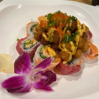 รูปภาพถ่ายที่ Mizu Sushi Bar &amp;amp; Grill โดย Sylvia L. เมื่อ 3/12/2022