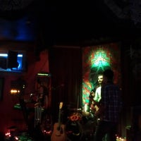 12/6/2015 tarihinde Jimi P.ziyaretçi tarafından Dmac&amp;#39;s Bar &amp;amp; Grill'de çekilen fotoğraf
