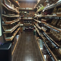 7/22/2016에 CJ R.님이 Tuttle&amp;#39;s Select Cigars에서 찍은 사진