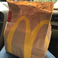 Foto tirada no(a) McDonald&amp;#39;s por Marit Q. em 9/28/2018