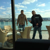Das Foto wurde bei Cruise Lounge Bar at Radisson Blu Bosphorus Hotel von Gözde Ç. am 1/21/2017 aufgenommen