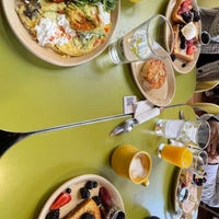 Foto tomada en Snooze, an A.M. Eatery  por Leyla U. el 5/30/2022