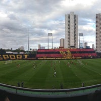 Foto diambil di Estádio Adelmar da Costa Carvalho (Ilha do Retiro) oleh Amanda C. pada 9/6/2019