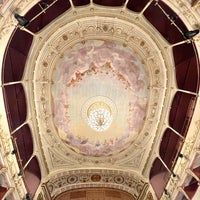 Foto diambil di Teatro della Pergola oleh David Alejandro R. pada 10/20/2021