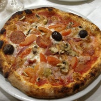 3/14/2013 tarihinde Cristian B.ziyaretçi tarafından Pizzeria Da Mimmo'de çekilen fotoğraf