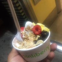 Photo taken at Pinkberry by Vianca on 8/8/2016
