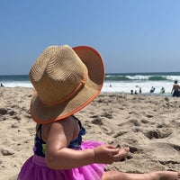 Photo taken at Annenberg Community Beach House by Reem on 7/7/2023