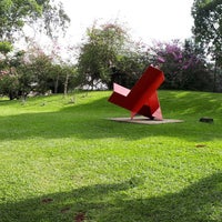 Photo taken at Jardim das Esculturas by Dante C. on 3/29/2018