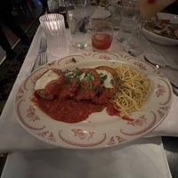 รูปภาพถ่ายที่ Maggiano&amp;#39;s Little Italy โดย Hari A. เมื่อ 7/23/2022