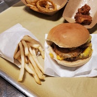 Das Foto wurde bei 30A Burger von T.J. am 7/30/2021 aufgenommen