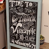 10/19/2022 tarihinde Brandon F.ziyaretçi tarafından Vineapple Cafe'de çekilen fotoğraf