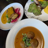 Снимок сделан в Qazi&amp;#39;s Indian Restaurant пользователем Esther N. 8/27/2021