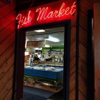 Foto diambil di Crusty Crab Fish Market and Restaurant oleh nina pada 1/5/2018