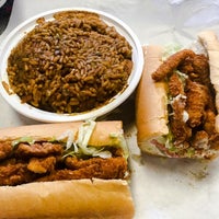 รูปภาพถ่ายที่ NOLA Poboys โดย NOLA Poboys เมื่อ 8/17/2015