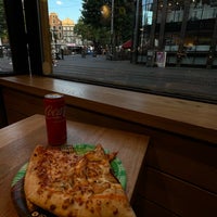 Das Foto wurde bei New York Pizza von Sultan M. am 6/12/2022 aufgenommen