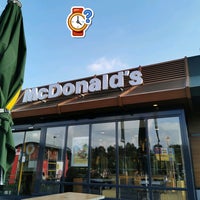 Foto tirada no(a) McDonald&amp;#39;s por Cas E. em 10/10/2021