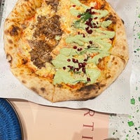 Foto diambil di 8portions Pizza oleh Saad . pada 5/27/2024
