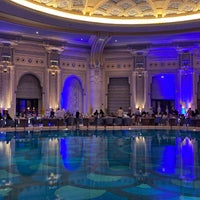 4/5/2024 tarihinde Abeerziyaretçi tarafından Turquoise Cigar Lounge - Ritz Carlton'de çekilen fotoğraf
