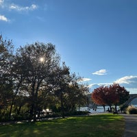 Foto tomada en Georgetown Waterfront Park  por Nada 🕊️ el 10/21/2023