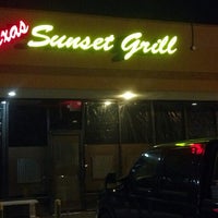 รูปภาพถ่ายที่ Texas Sunset Grill โดย Thomas G. เมื่อ 2/19/2013