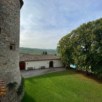 Foto diambil di Castello di Meleto oleh Sabrina S. pada 10/2/2021