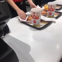 Photo taken at Burger King by Ali Erdoğan Ü. on 11/3/2019