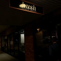 รูปภาพถ่ายที่ Hush Public House โดย Ryan C. เมื่อ 9/5/2021