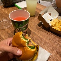 Photo taken at Shake Shack by Cristian S. on 11/29/2021