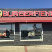 Das Foto wurde bei BurgerFiend 16th Ave. von BurgerFiend 16th Ave. am 10/13/2021 aufgenommen