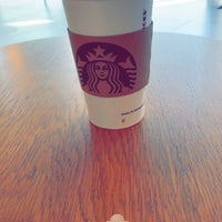 Foto tirada no(a) Starbucks por O.K 82 em 10/12/2021