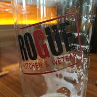 Photo taken at Rogue Kitchen &amp;amp; Wetbar by Sérgio V. on 6/22/2016