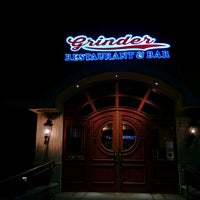 Foto diambil di Grinder Deli Restaurant and Sports Bar oleh Frank M. pada 12/5/2016