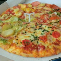 Photo taken at Domino&amp;#39;s Pizza by あくおん on 6/4/2016