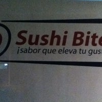 1/13/2013 tarihinde Alejandro V.ziyaretçi tarafından Sushi Bites'de çekilen fotoğraf