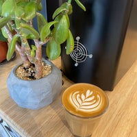 Foto tirada no(a) Ninetails Coffee Bar por Tabare O. em 10/26/2021