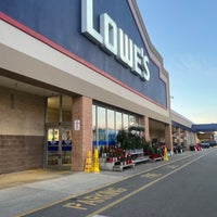Photo taken at Lowe&amp;#39;s by Lindsey Q. on 12/14/2021