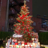 Photo taken at Cartier by まーくん on 12/8/2021