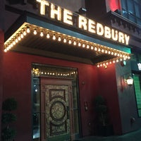 Foto tirada no(a) The Redbury por Maureen T. em 5/12/2016