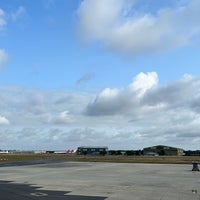 รูปภาพถ่ายที่ Bournemouth Airport (BOH) โดย Murat T. เมื่อ 7/3/2023